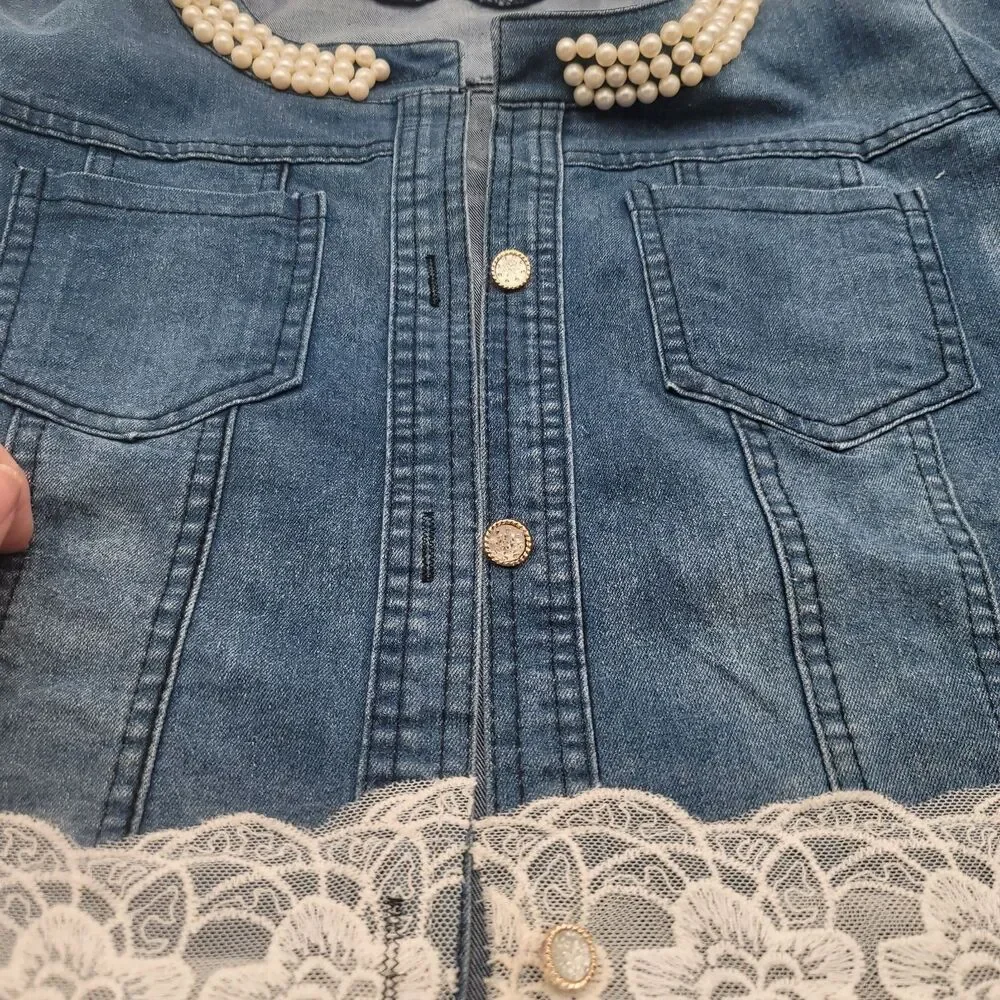 Pearl & Lace Embellished Denim Jacket By LXXY Size 6 Cropped Jean Light Wash